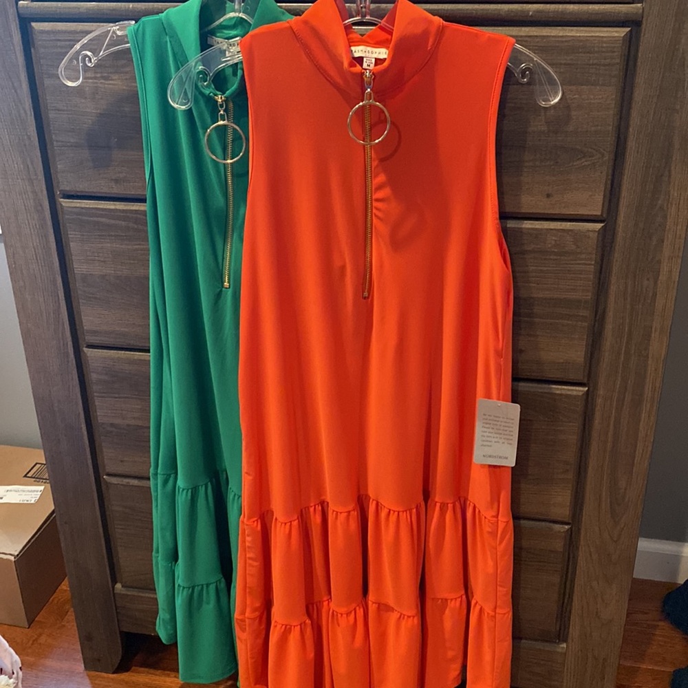 TWO Tash and Sophie Sleeveless Zipper Pull Ruffle Dresses